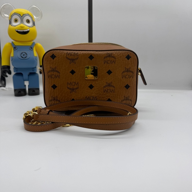 99新 MCM 奢得/干邑色 相机包  121917