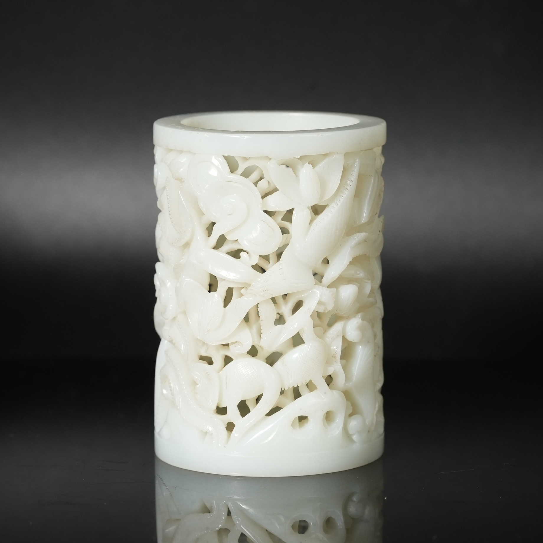 二十世纪中后期和田白玉一路连科镂空笔筒HTYS70A2506301088