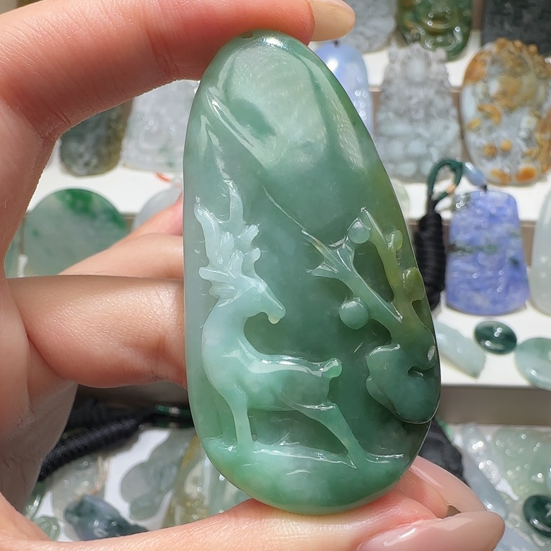 翡翠未镶嵌颈饰天然缅甸翡翠小鹿回头