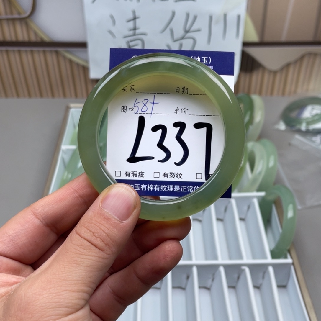 岫玉手镯手镯未镶嵌