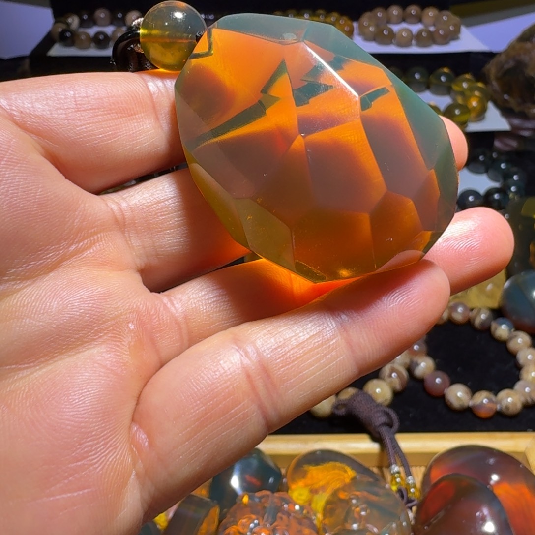 琥珀未镶嵌颈饰吊坠