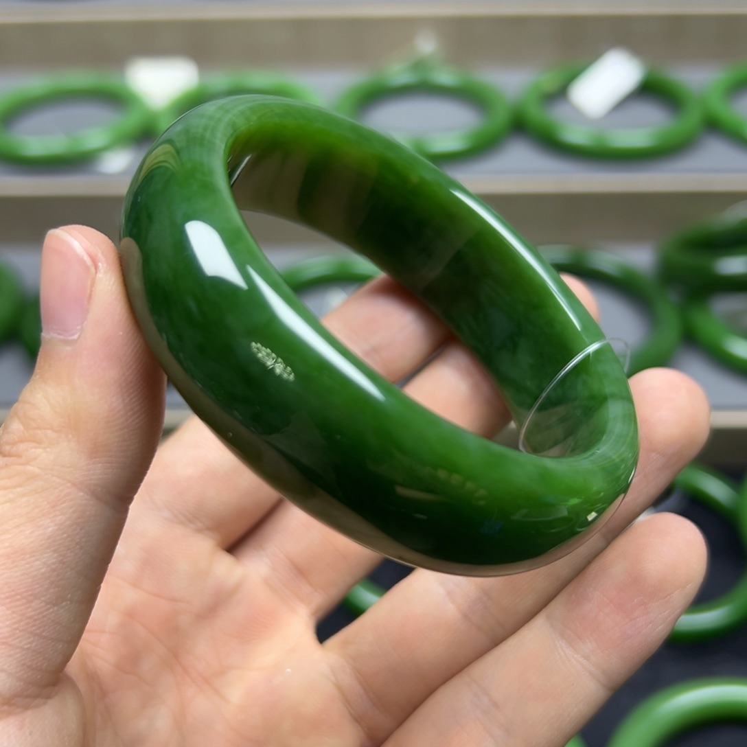 和田玉（碧玉）未镶嵌手镯