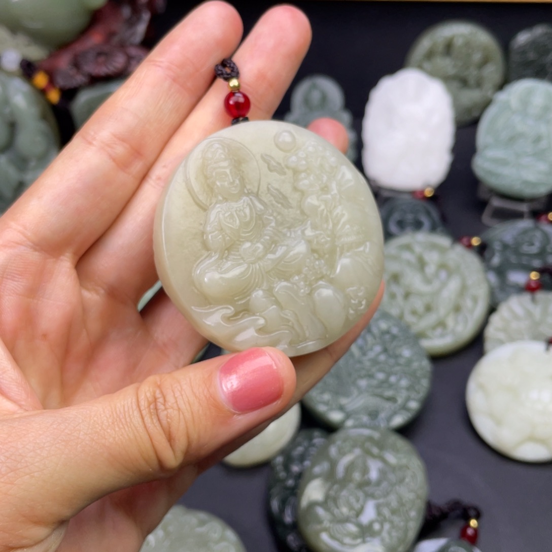 和田玉颈饰未镶嵌