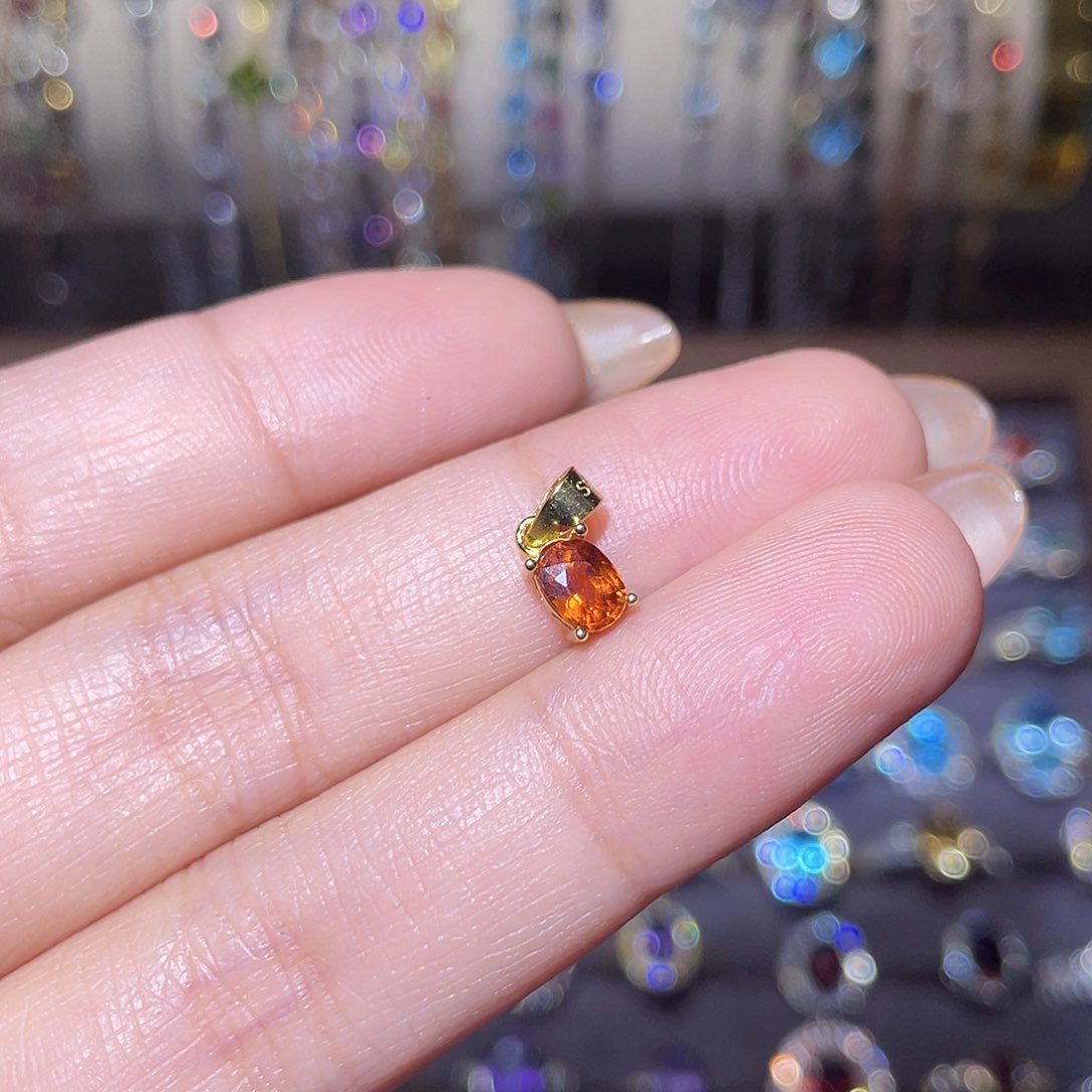 石榴石（芬达石）颈饰银S925镶嵌白色托