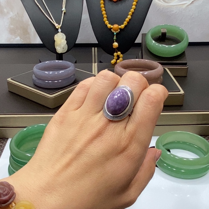 东陵石颈饰未镶嵌