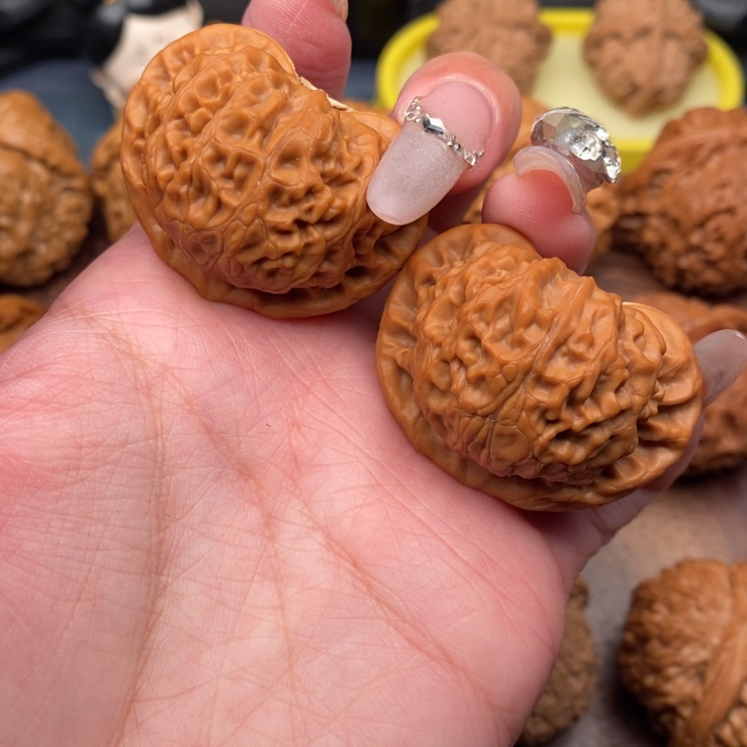 文玩核桃把件全品，精配桃心宫灯40