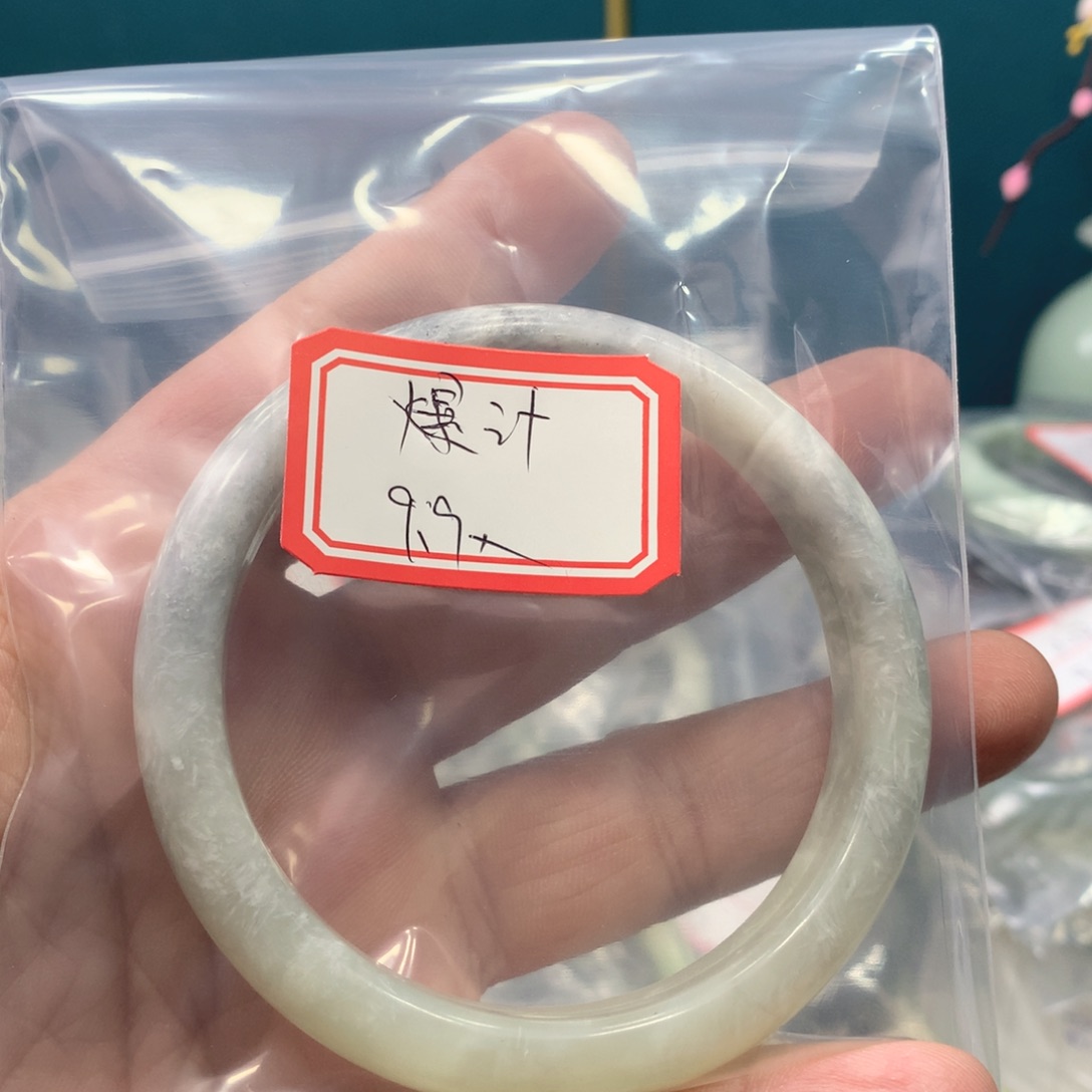 蛇纹石玉手镯未镶嵌爆****肠