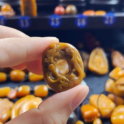 田黄石昨**辰田黄石挂件