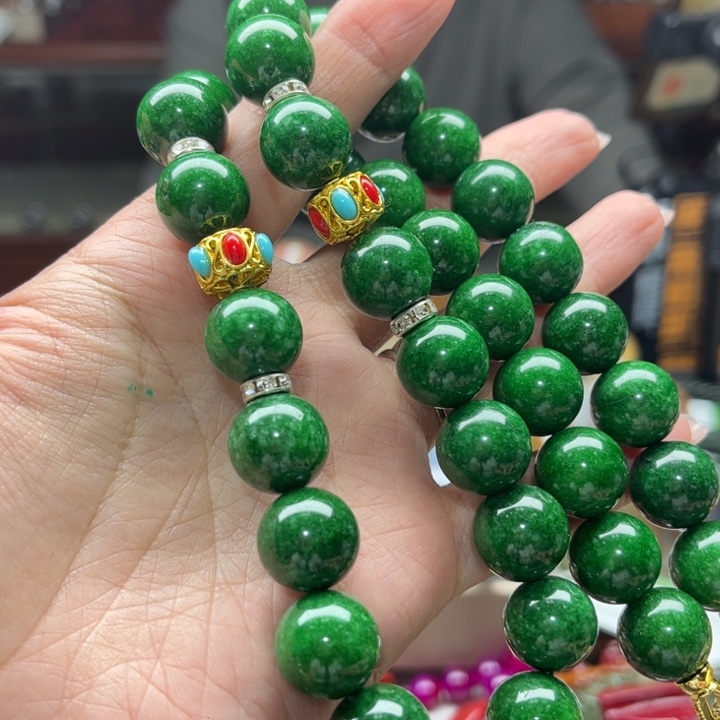 石英质玉颈饰未镶嵌