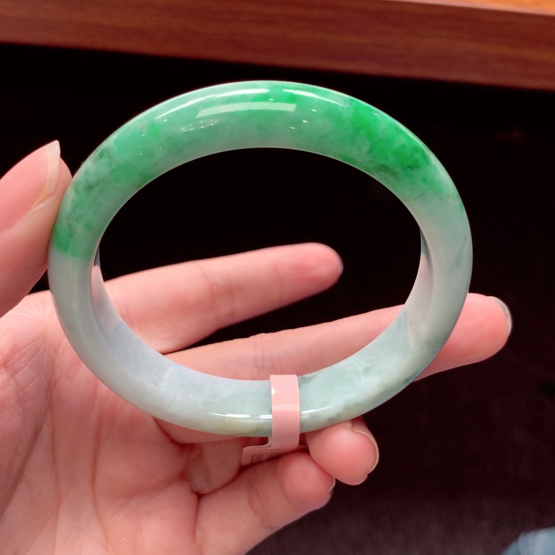 翡翠手镯未镶嵌小*翡翠