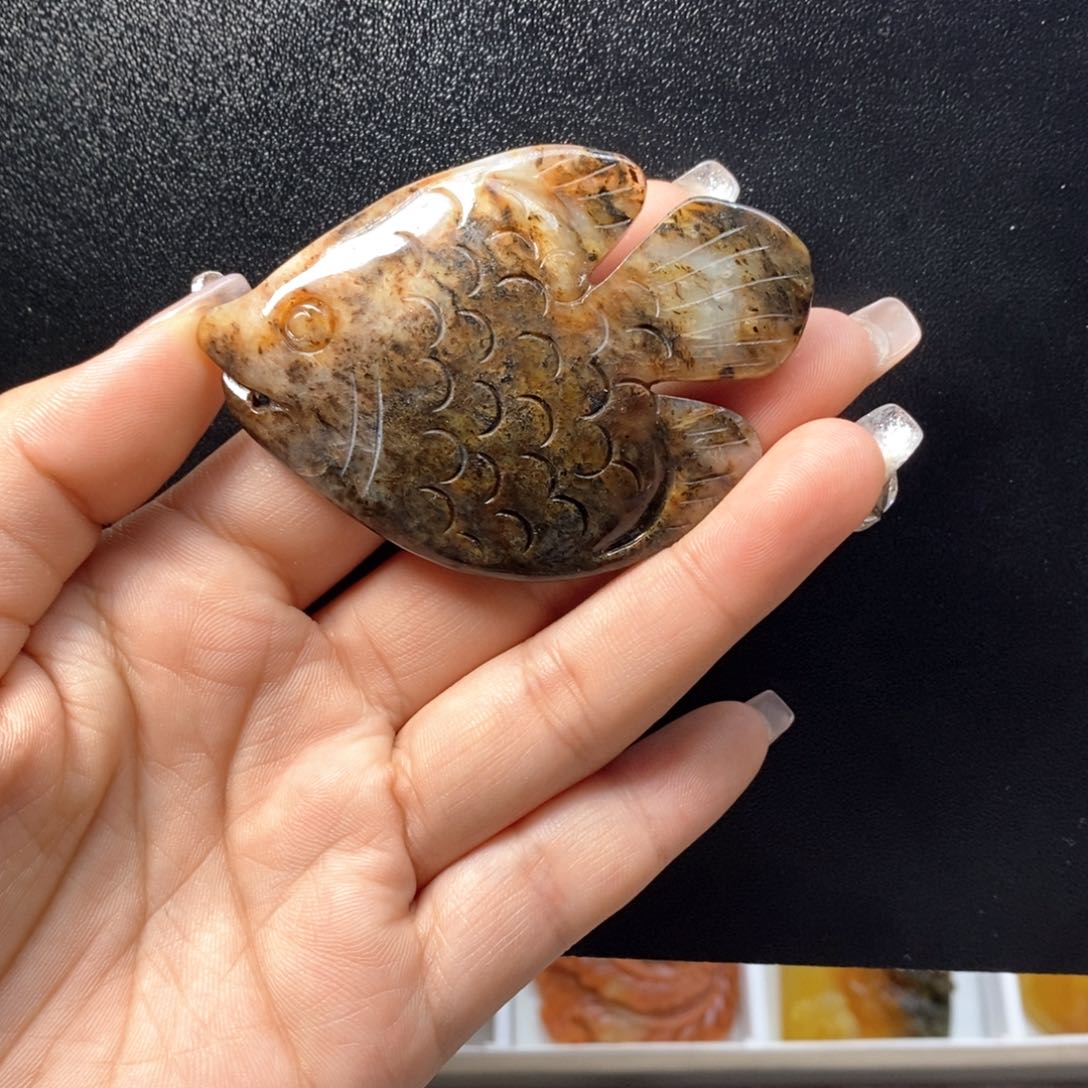 蛇纹石玉颈饰未镶嵌