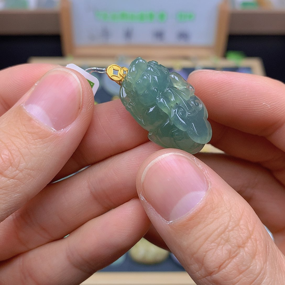 翡翠颈饰18K金镶嵌翡翠