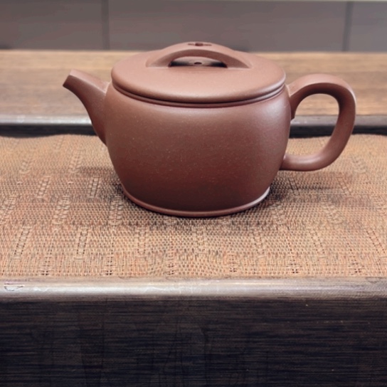 茶壶紫砂黄龙山原矿底槽清半手工（170 cc）