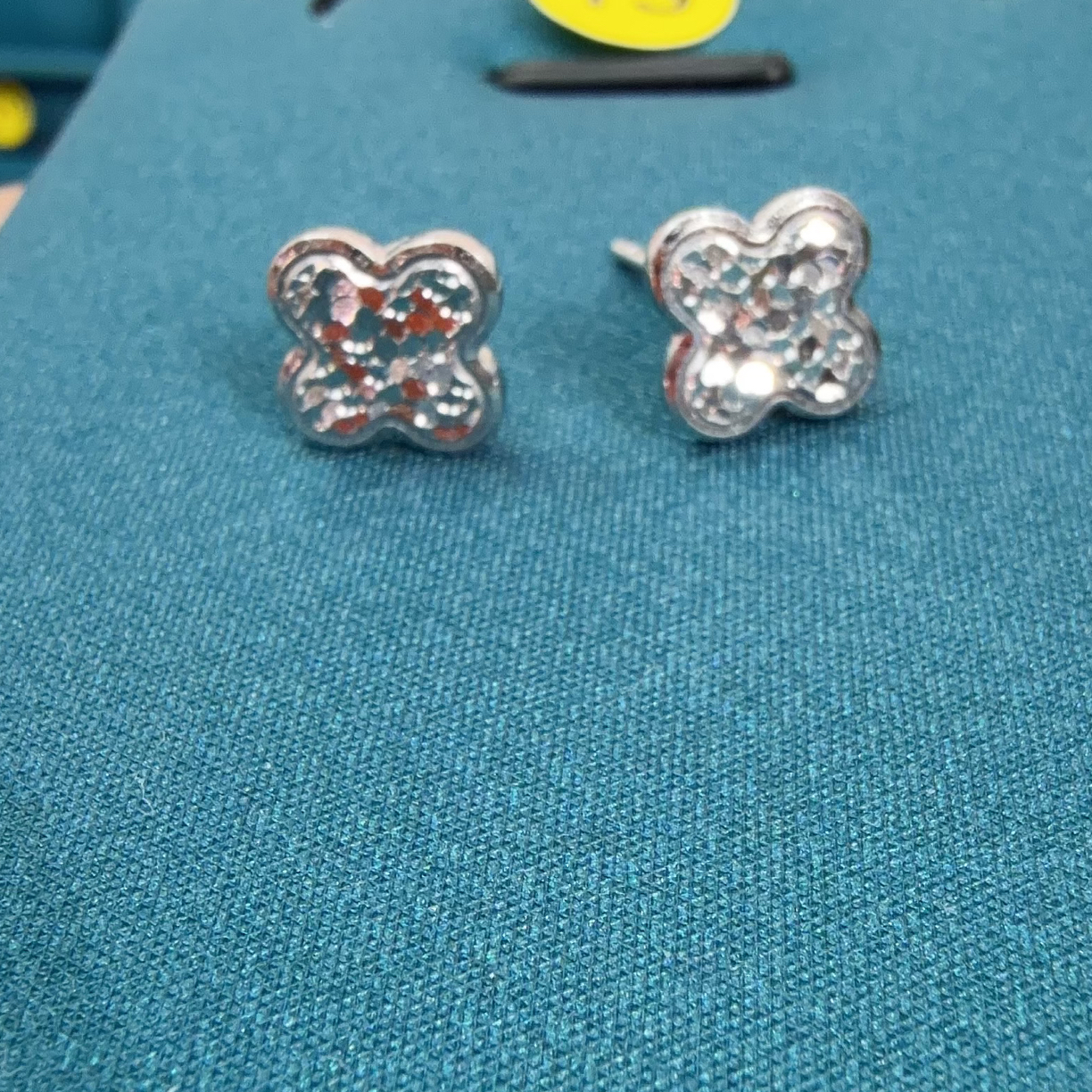 Pt950四叶草碎冰冰耳钉