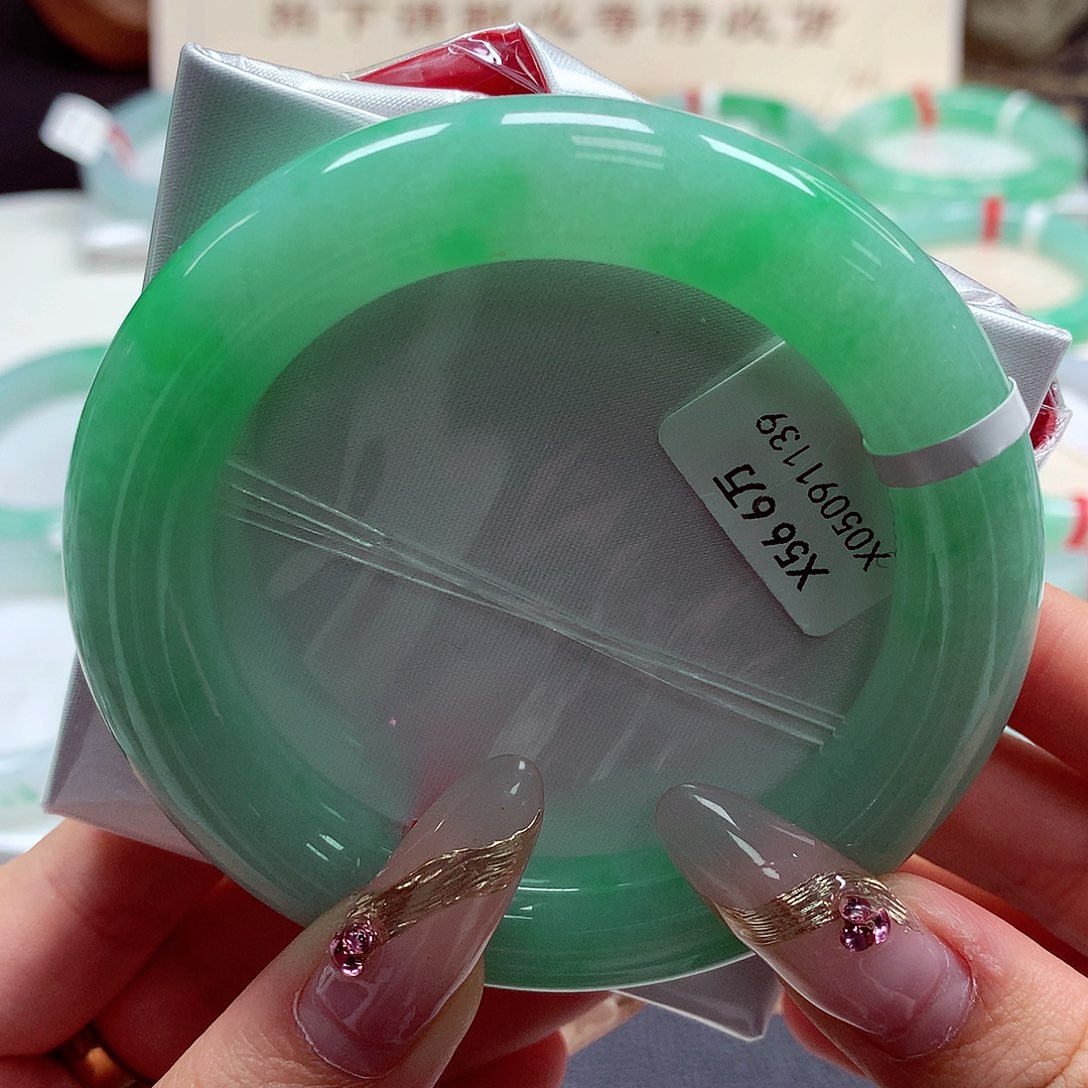 翡翠手镯（圆镯）未镶嵌22（52号）