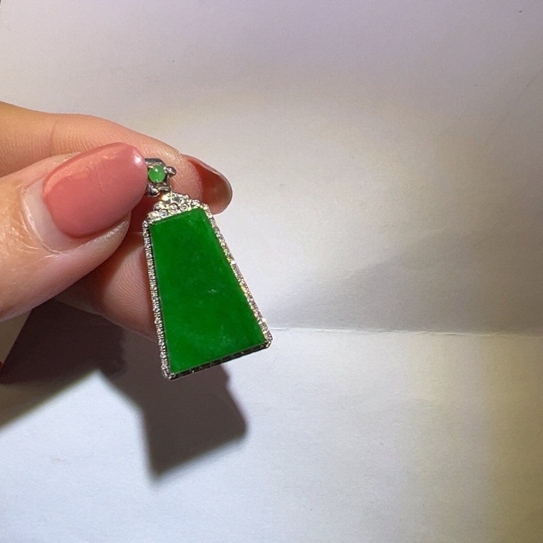 翡翠颈饰18K金镶嵌吊坠