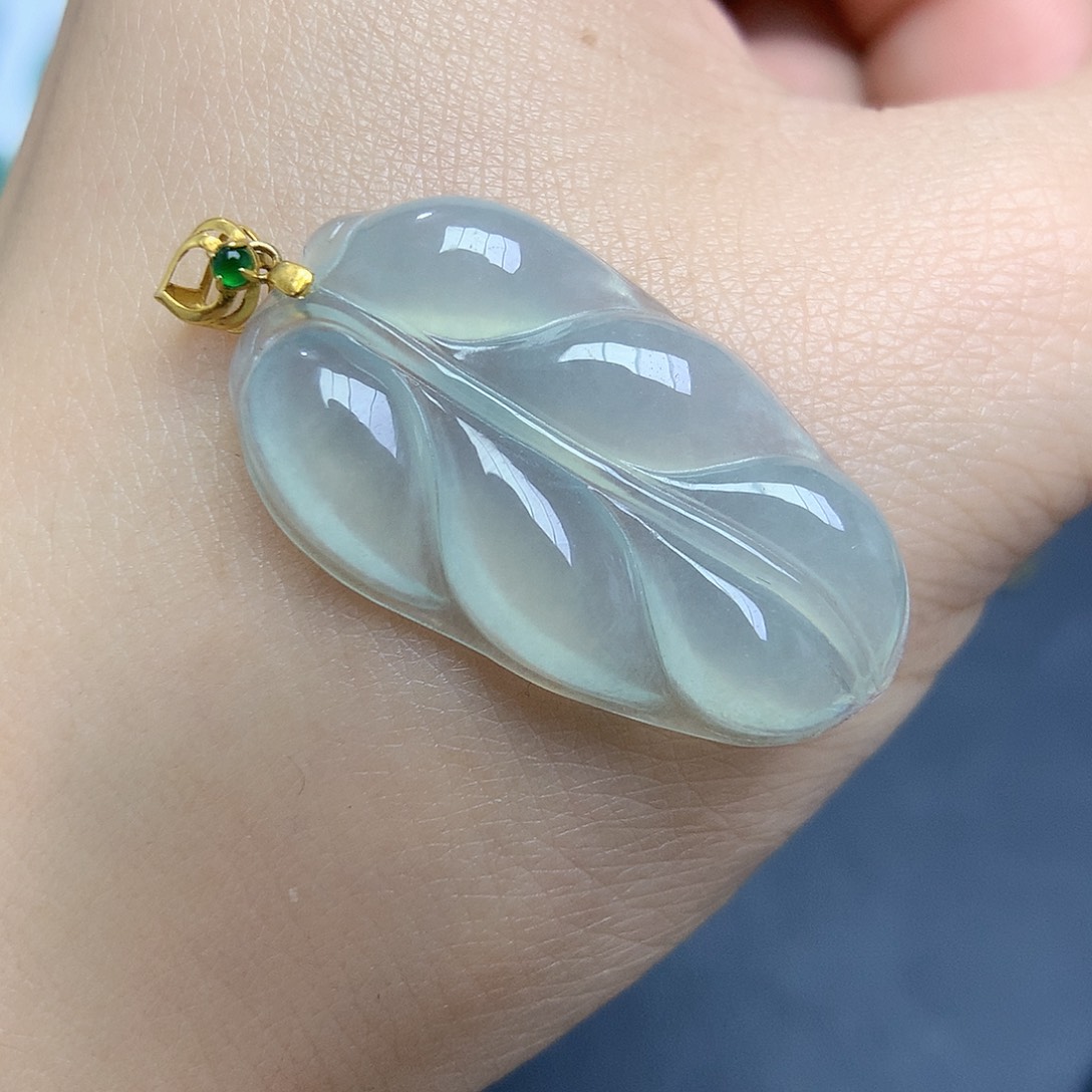 翡翠颈饰18K金镶嵌叶子