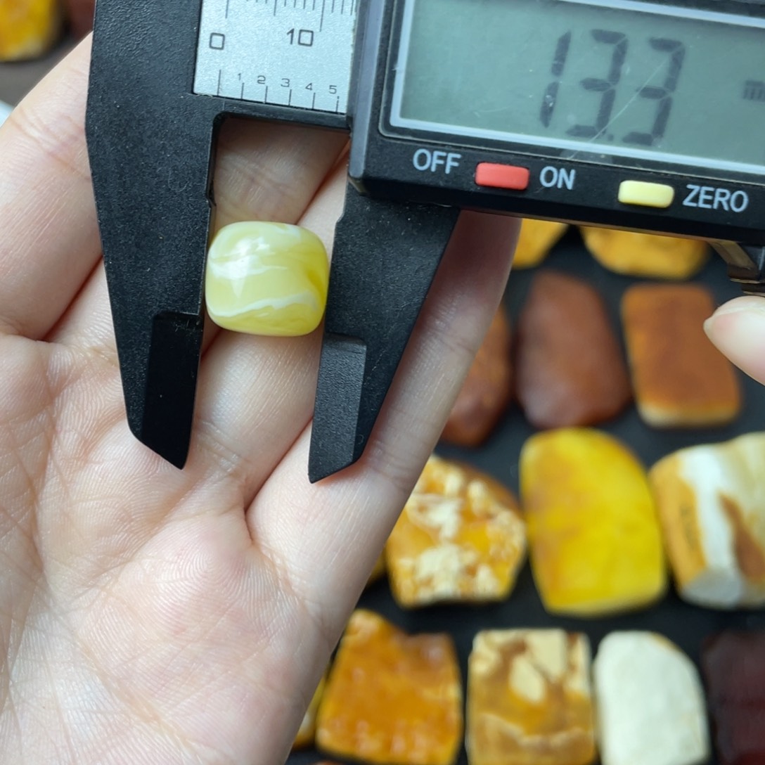 定制蜜蜡未镶嵌原石