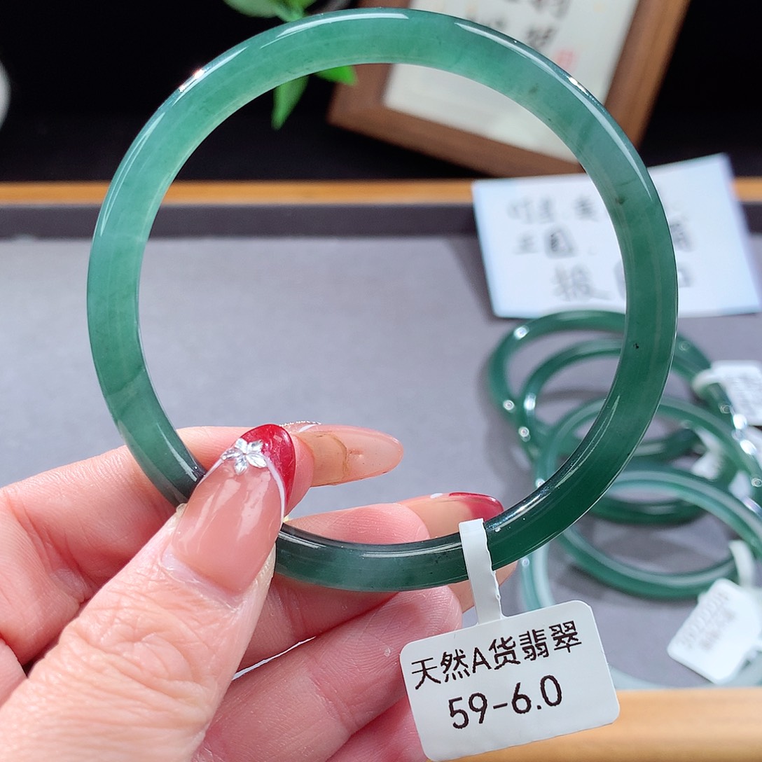 翡翠手镯（圆镯）未镶嵌