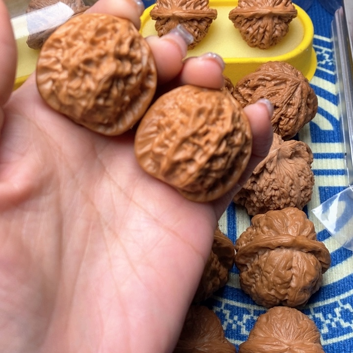 吊坠桃核瓷娃娃36