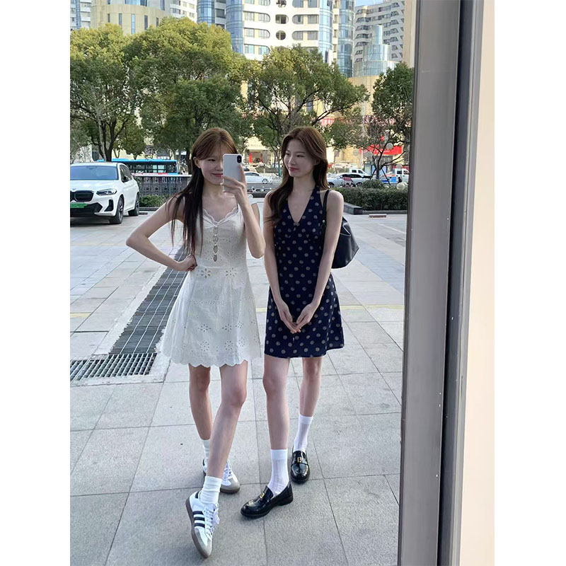 温柔风气质小个子镂空背心连衣裙女百搭收腰显瘦挂脖印花A字短裙