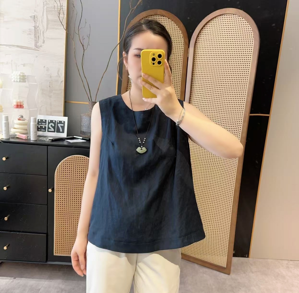 【欧加粒粒】慵懒夏日极简后开衩天丝亚麻显瘦无袖衬衫 D25060416