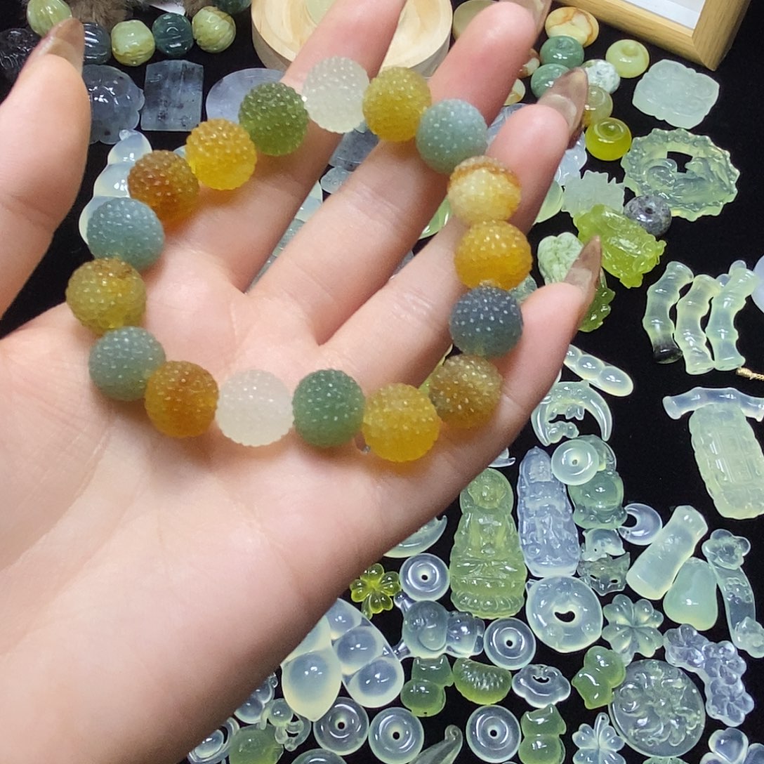 G***a蛇纹石玉未镶嵌颈饰