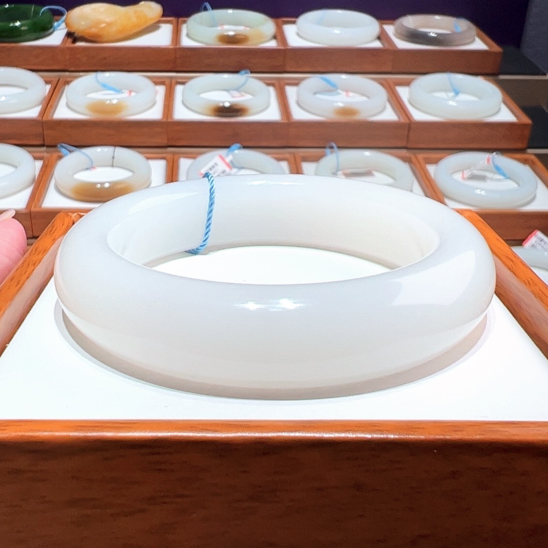 和田玉未镶嵌手镯 57