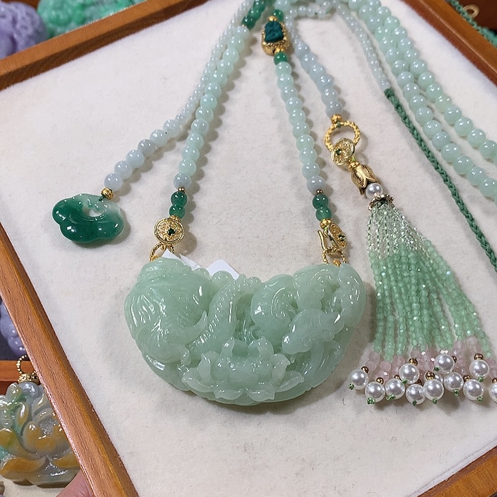 翡翠未镶嵌颈饰翡翠吊坠