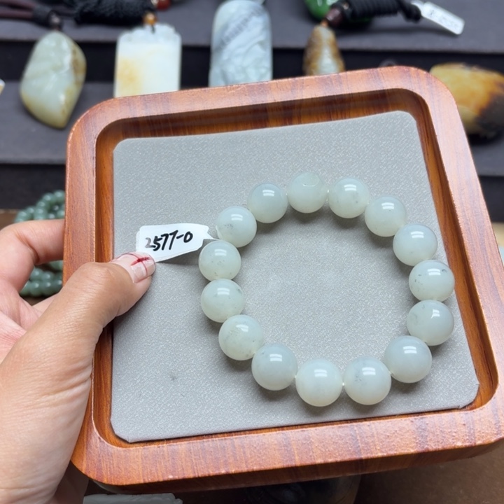 和田玉未镶嵌手串