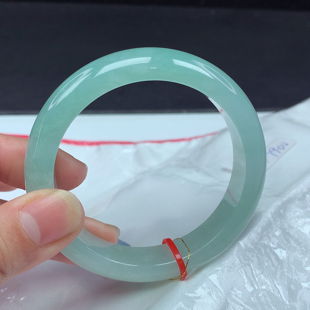 翡翠手镯未镶嵌56圈668