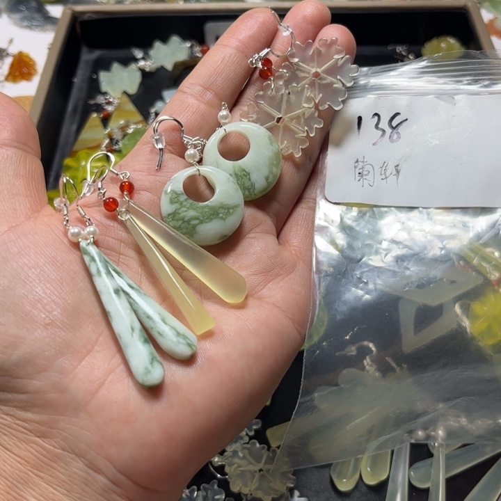 蘭***轩蛇纹石玉合金耳饰