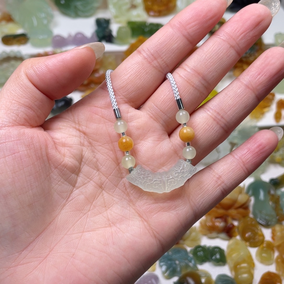 未镶嵌蛇纹石玉颈饰