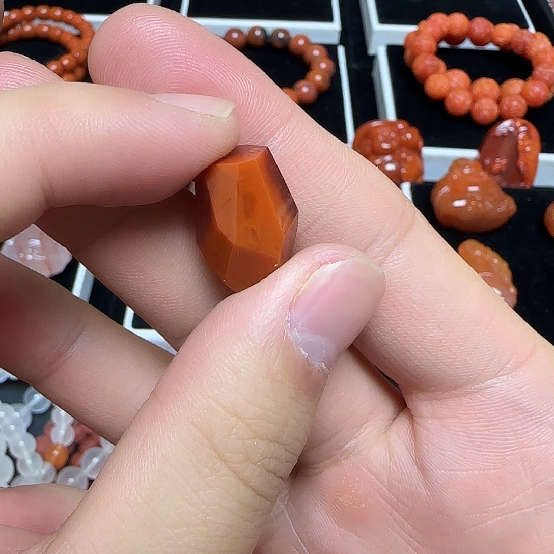 南红玛瑙未镶嵌颈饰