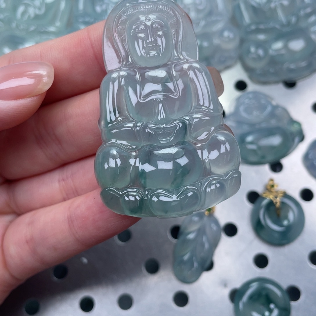 翡翠颈饰未镶嵌观音