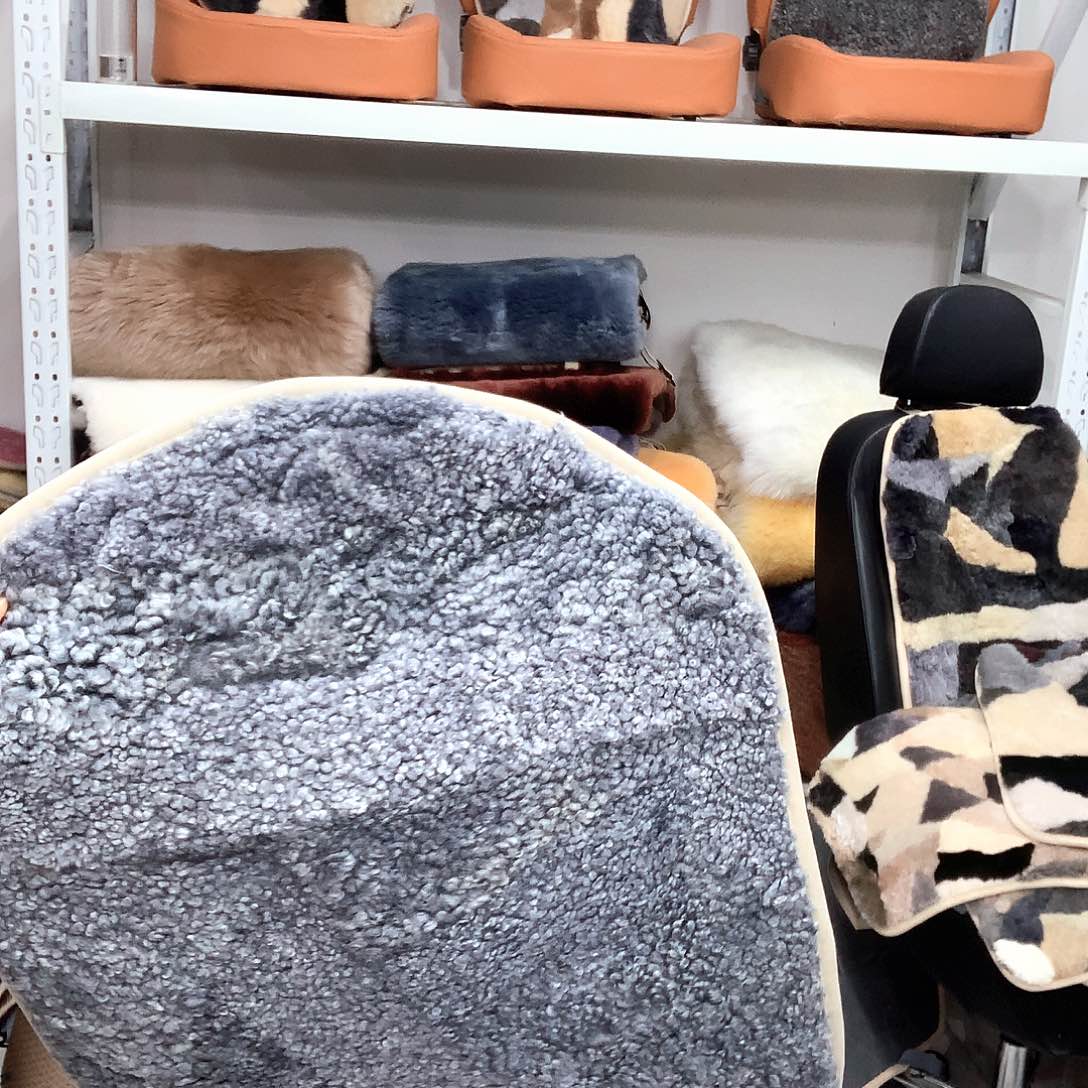 羊皮毛一体汽车坐垫