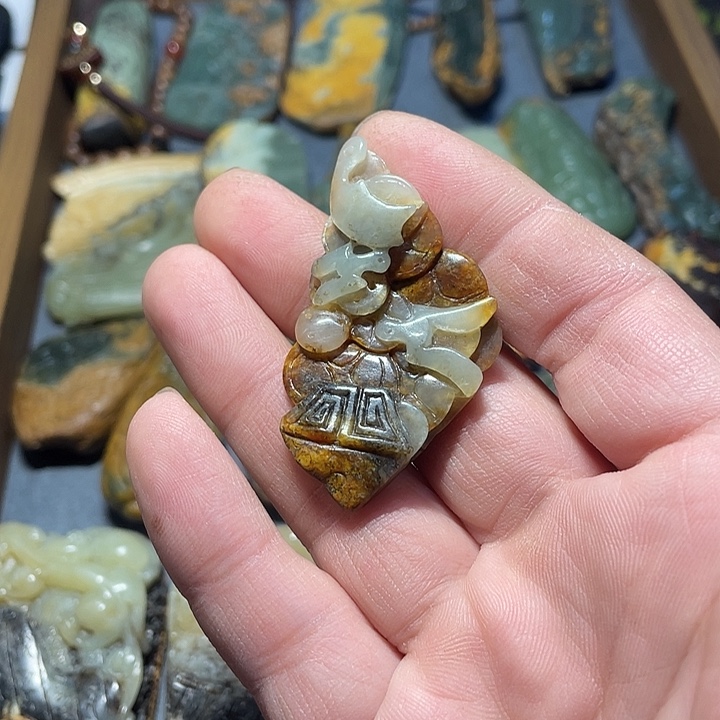 岫岩河磨玉（透闪石质玉）未镶嵌颈饰