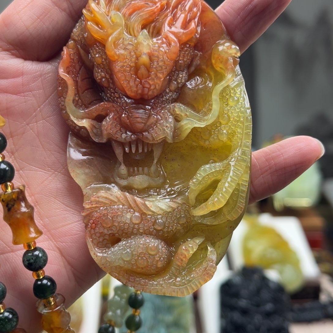 岫玉未镶嵌颈饰挂件