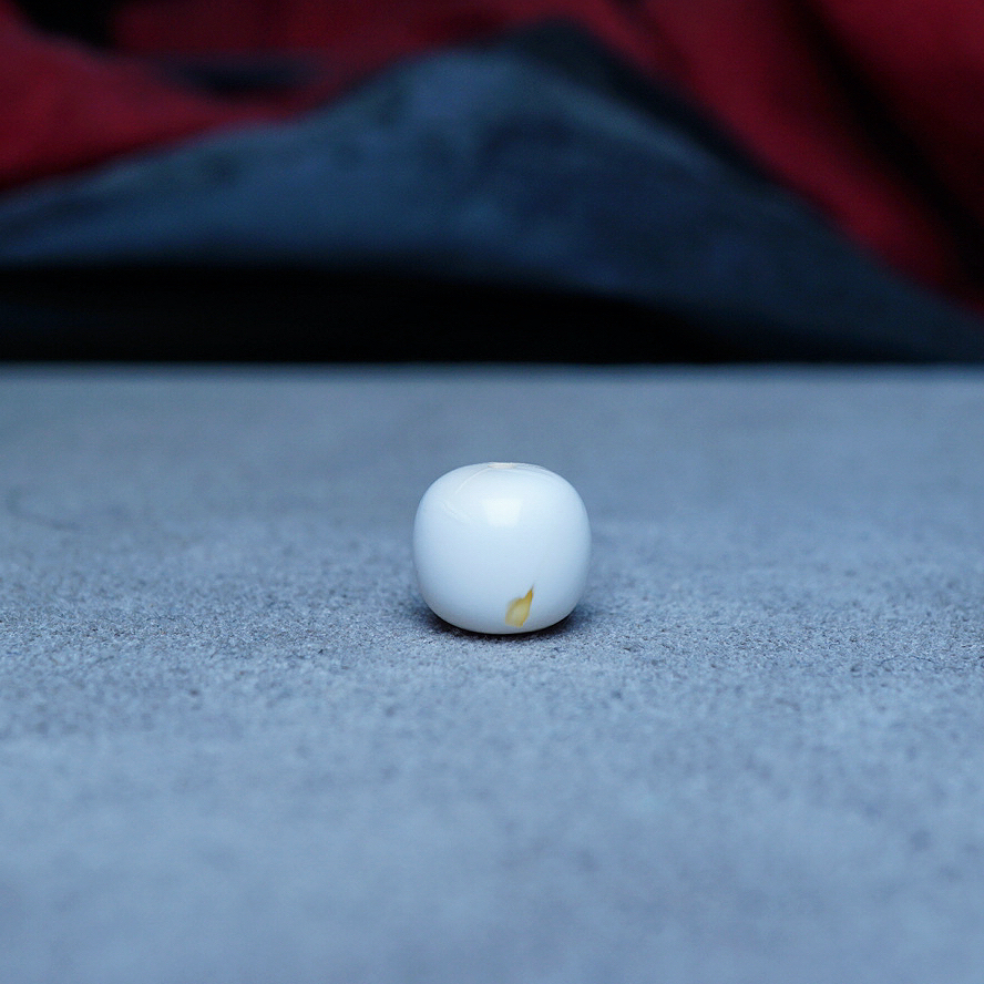 【段掌柜·9.8mm×9.0mm毕业妖花漆瓷白款】天然原矿琥珀蜜蜡老型珠