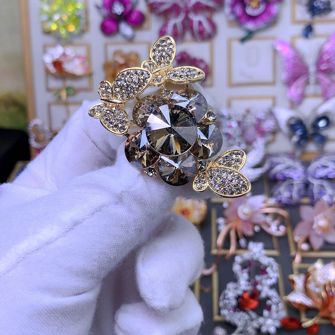 合成立方氧化锆铜胸针