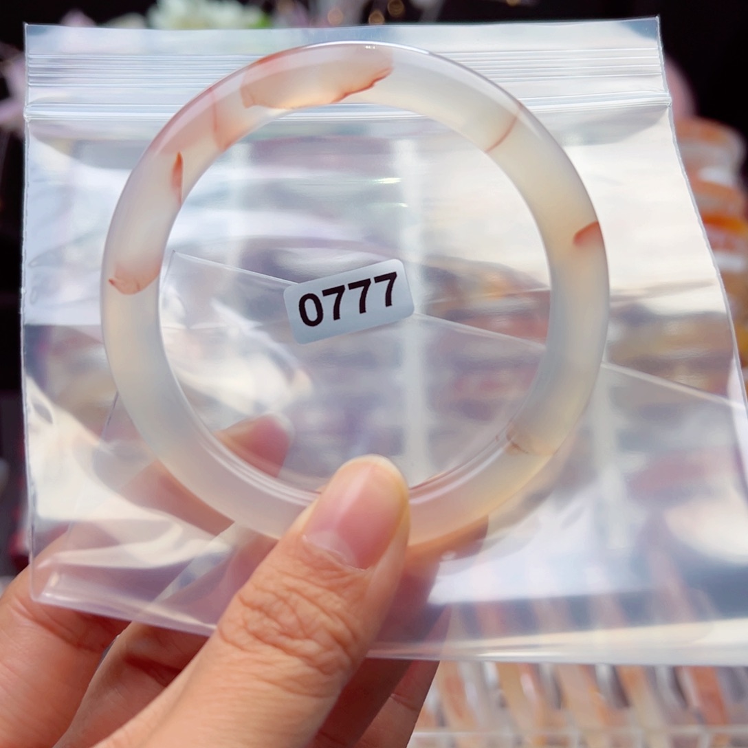 玛瑙/玉髓手镯未镶嵌坐****?