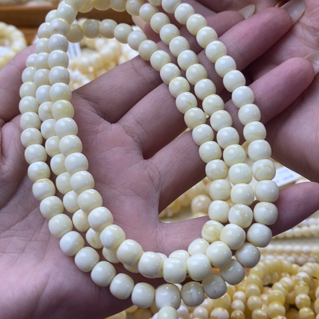 琥珀未镶嵌手串7.7m瓷白高桩