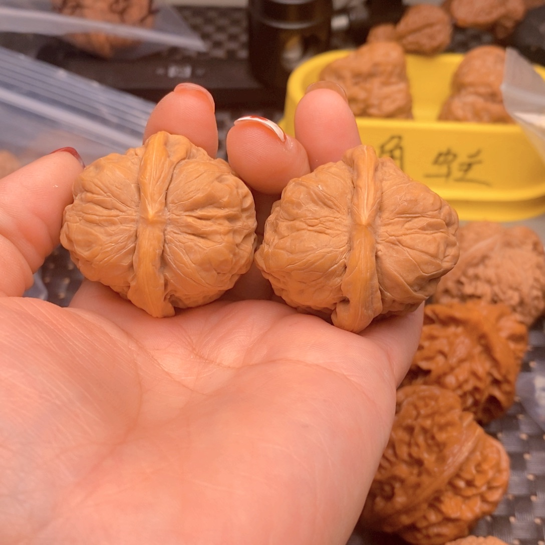 桃核吊坠乞*者文玩核桃