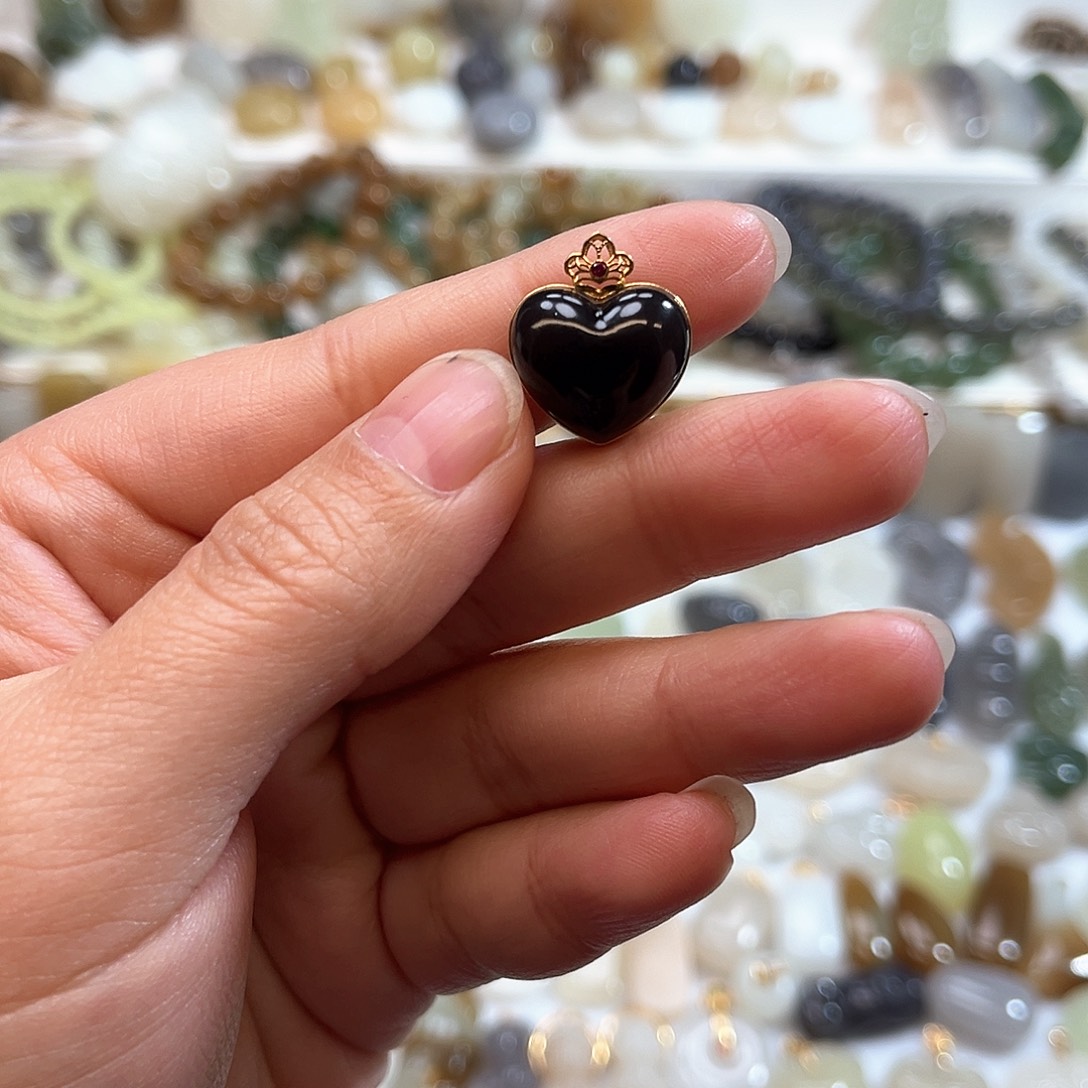 和田玉吊坠(赠链)18K金镶嵌多****物