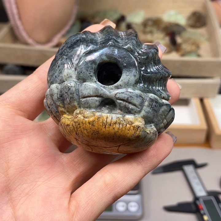 岫岩河磨玉（透闪石质玉）颈饰未镶嵌