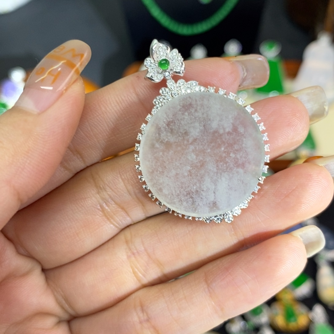 翡翠未镶嵌颈饰A货翡翠