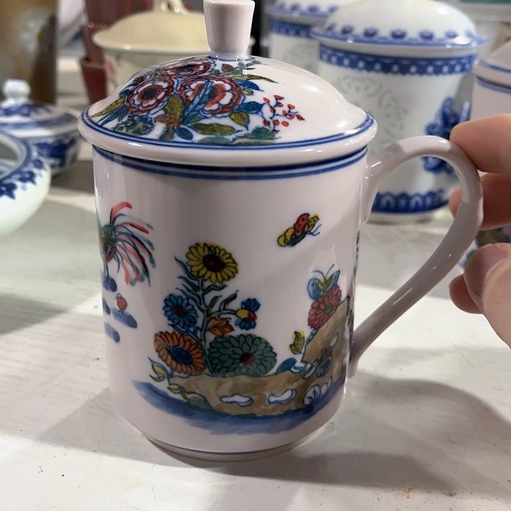 瓷片景德镇陶瓷杯子。红。