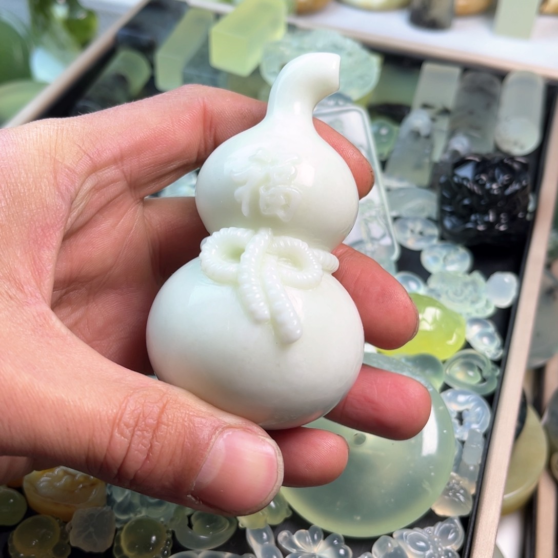 蛇纹石玉原石未镶嵌