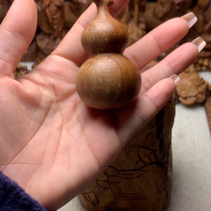 檀香木其他老山檀香手把件瑕疵