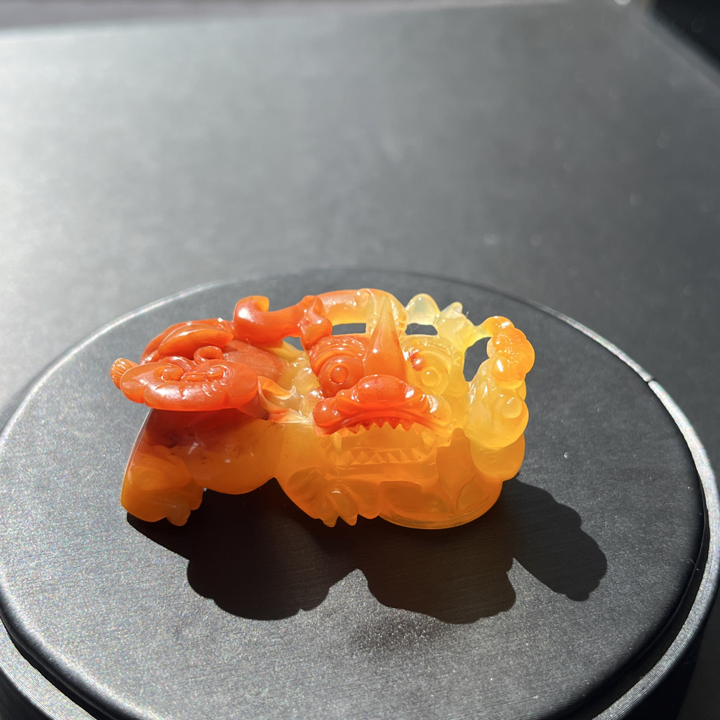 天然黄龙玉手工雕刻俏色巧雕霸王貔貅吊坠